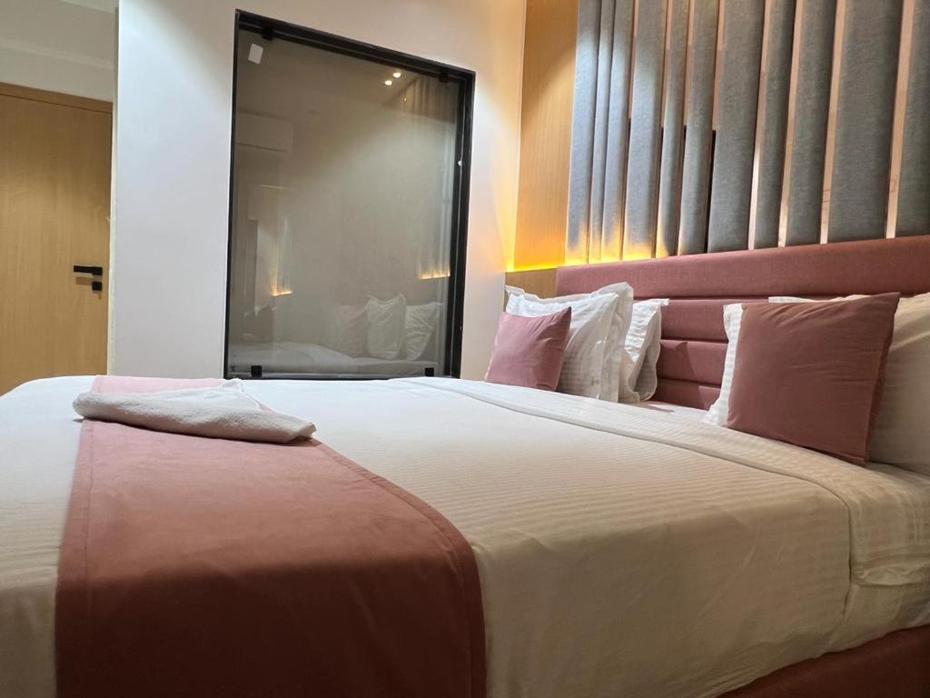 Hotel Cozzy Palace Сурат Екстер'єр фото