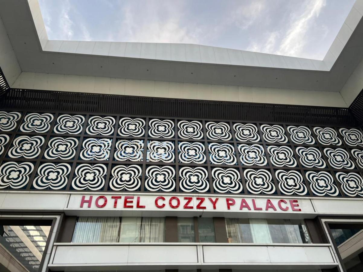 Hotel Cozzy Palace Сурат Екстер'єр фото