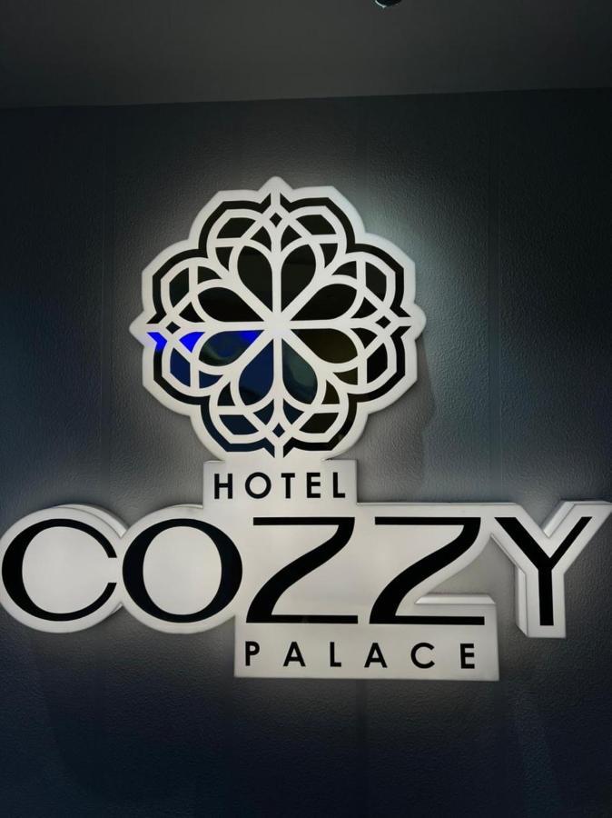 Hotel Cozzy Palace Сурат Екстер'єр фото