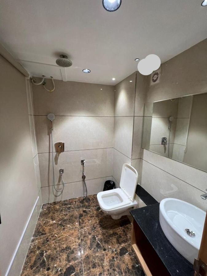 Hotel Cozzy Palace Сурат Екстер'єр фото